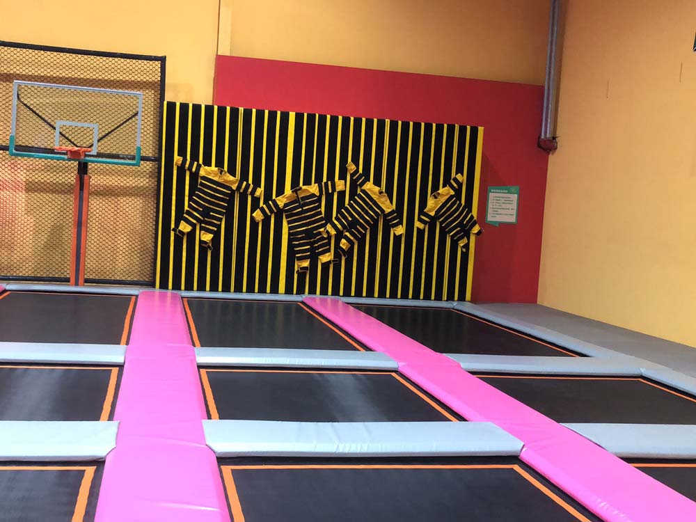 南宫28ng官网(科技)责任有限公司室内大型蹦床健身亲子互动游乐设备 